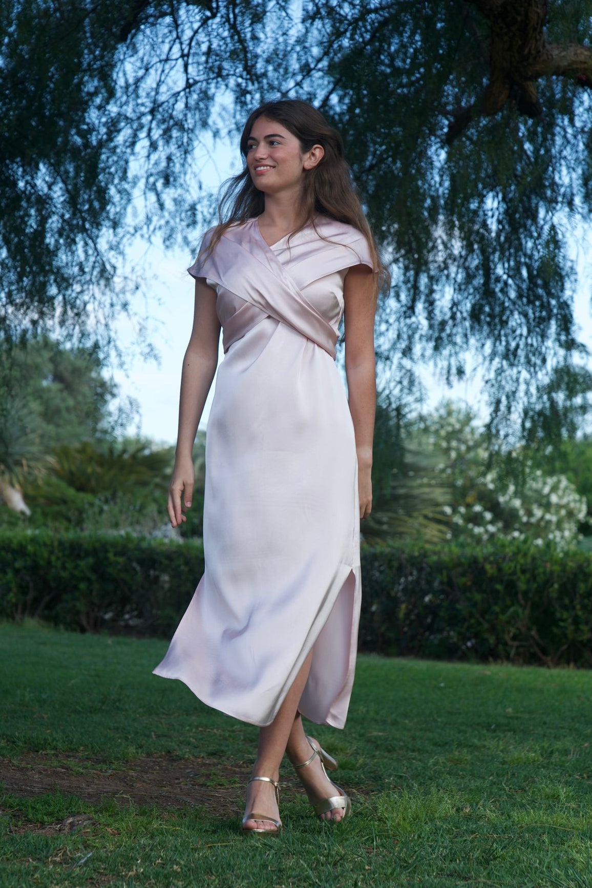 Vestido midi con escote drapeado