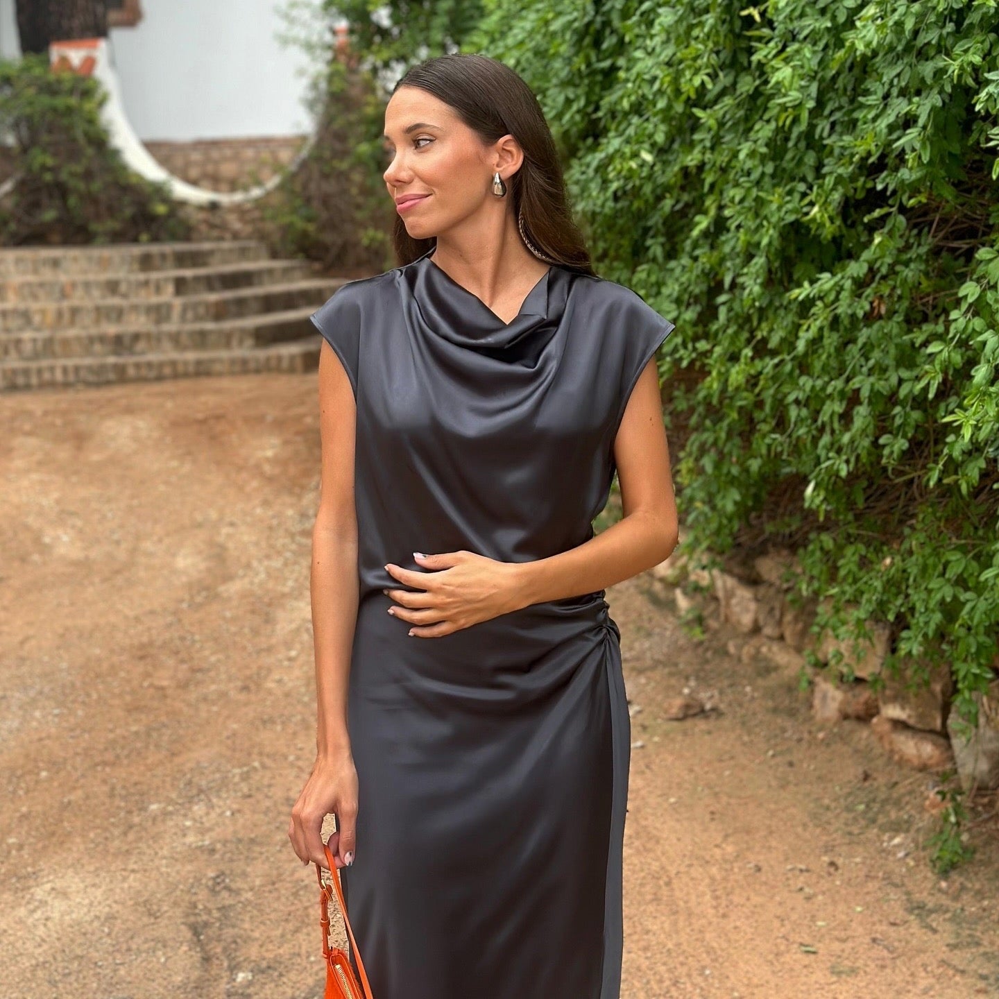 Vestido midi con costura lateral