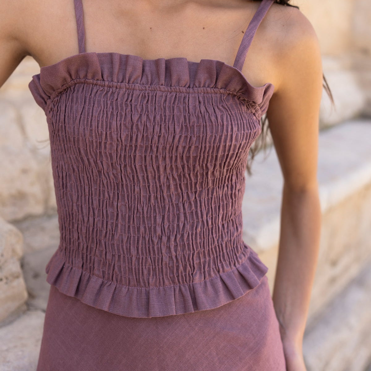 Vestido midi con cuerpo fruncido