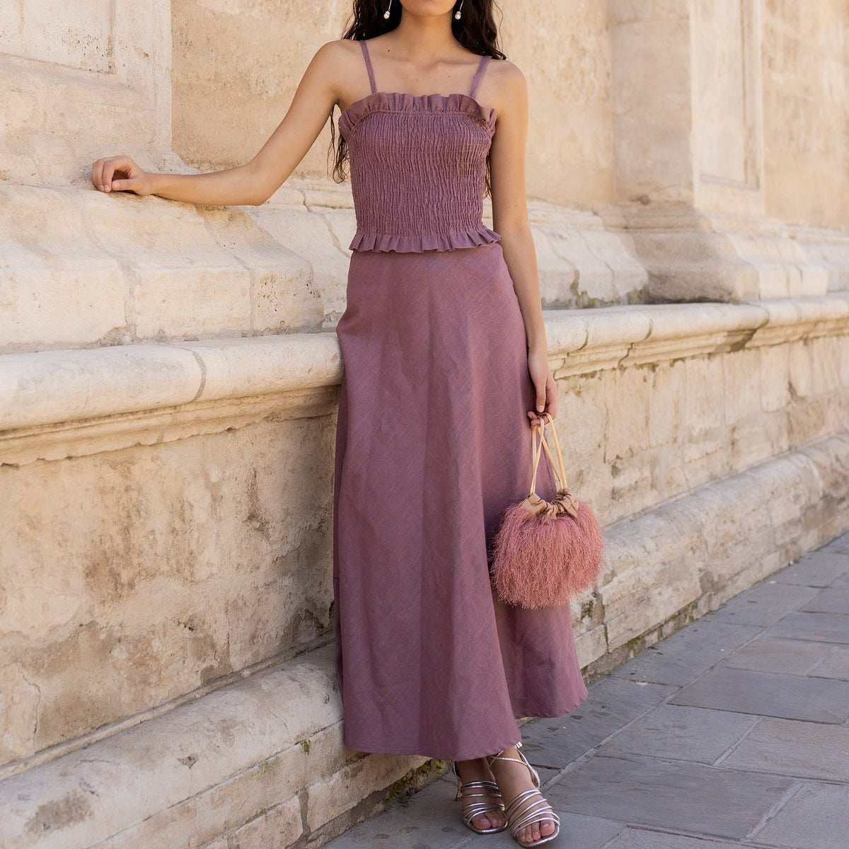 Vestido midi con cuerpo fruncido malva