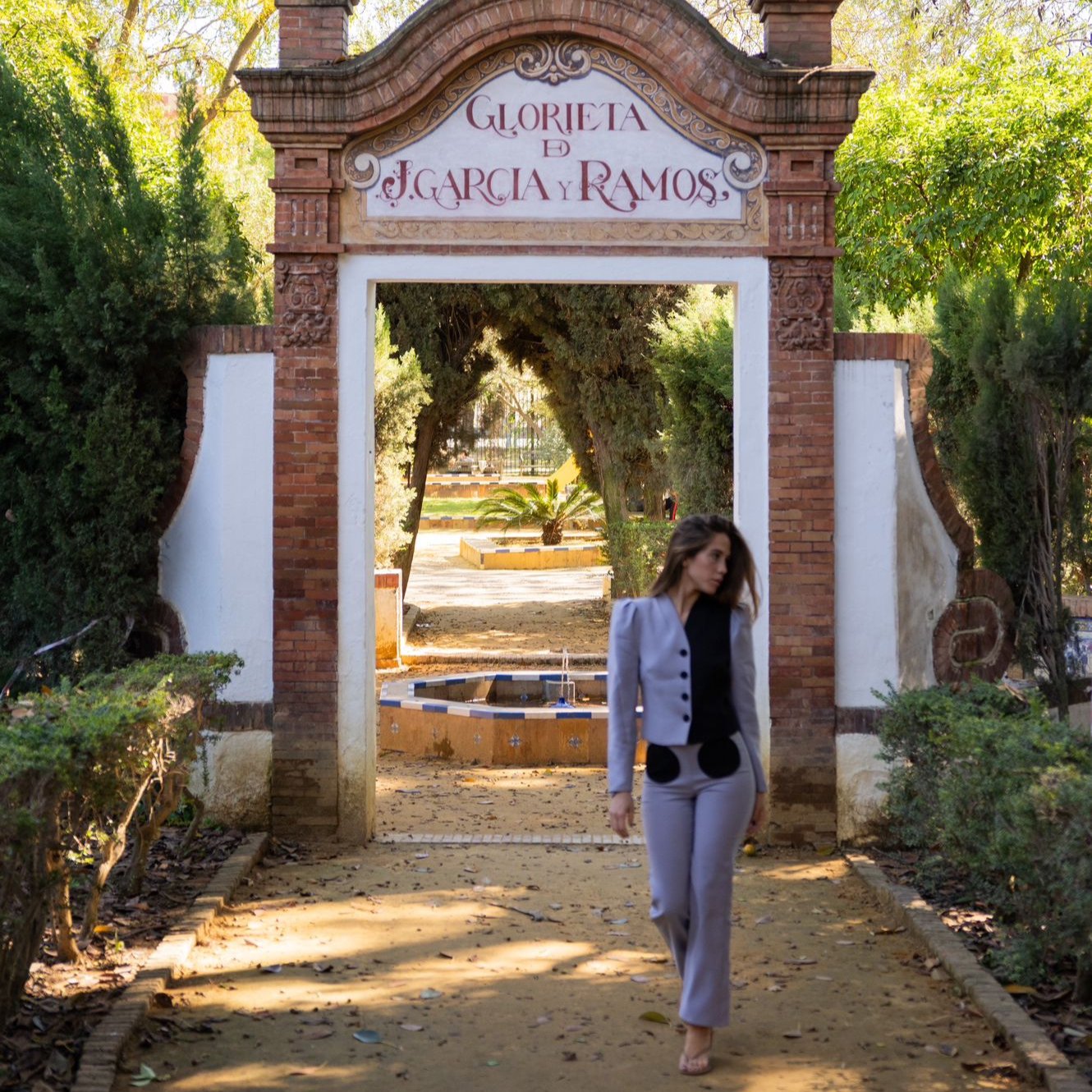Conjunto bicolor de chaqueta y pantalón